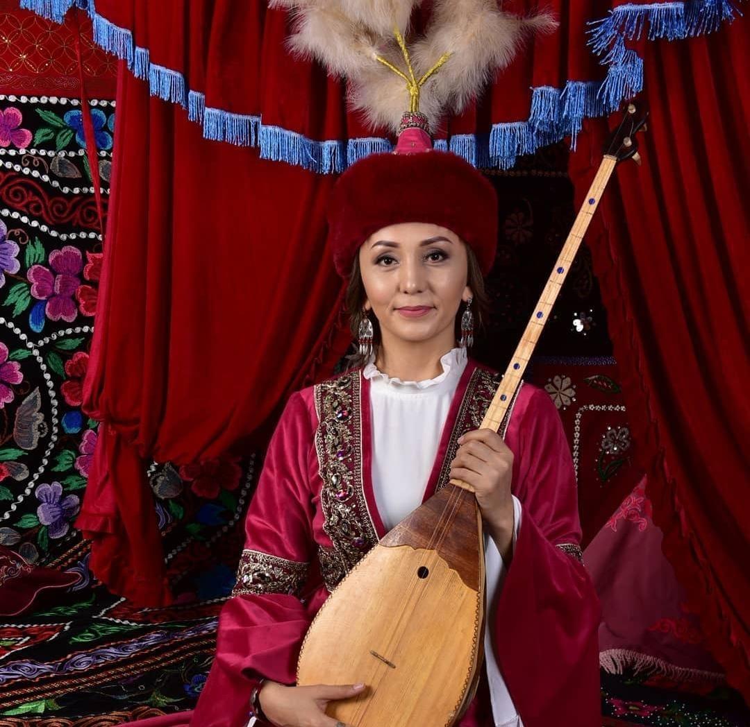 "Шаттық" би ансамблінің жетекшісі