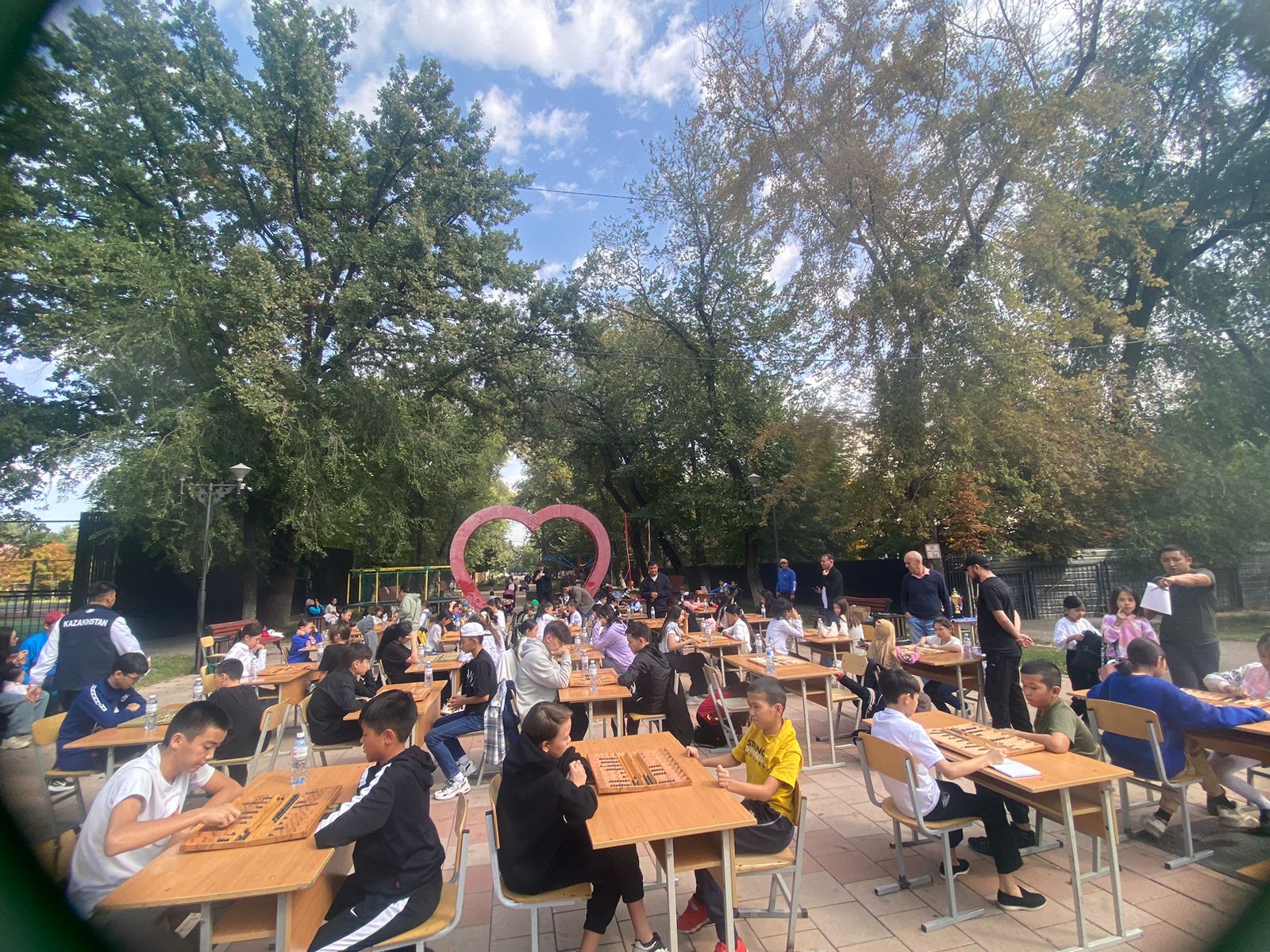 Қала күні мерекесіне орай Тоғызқұмалақтан турнир өтті.