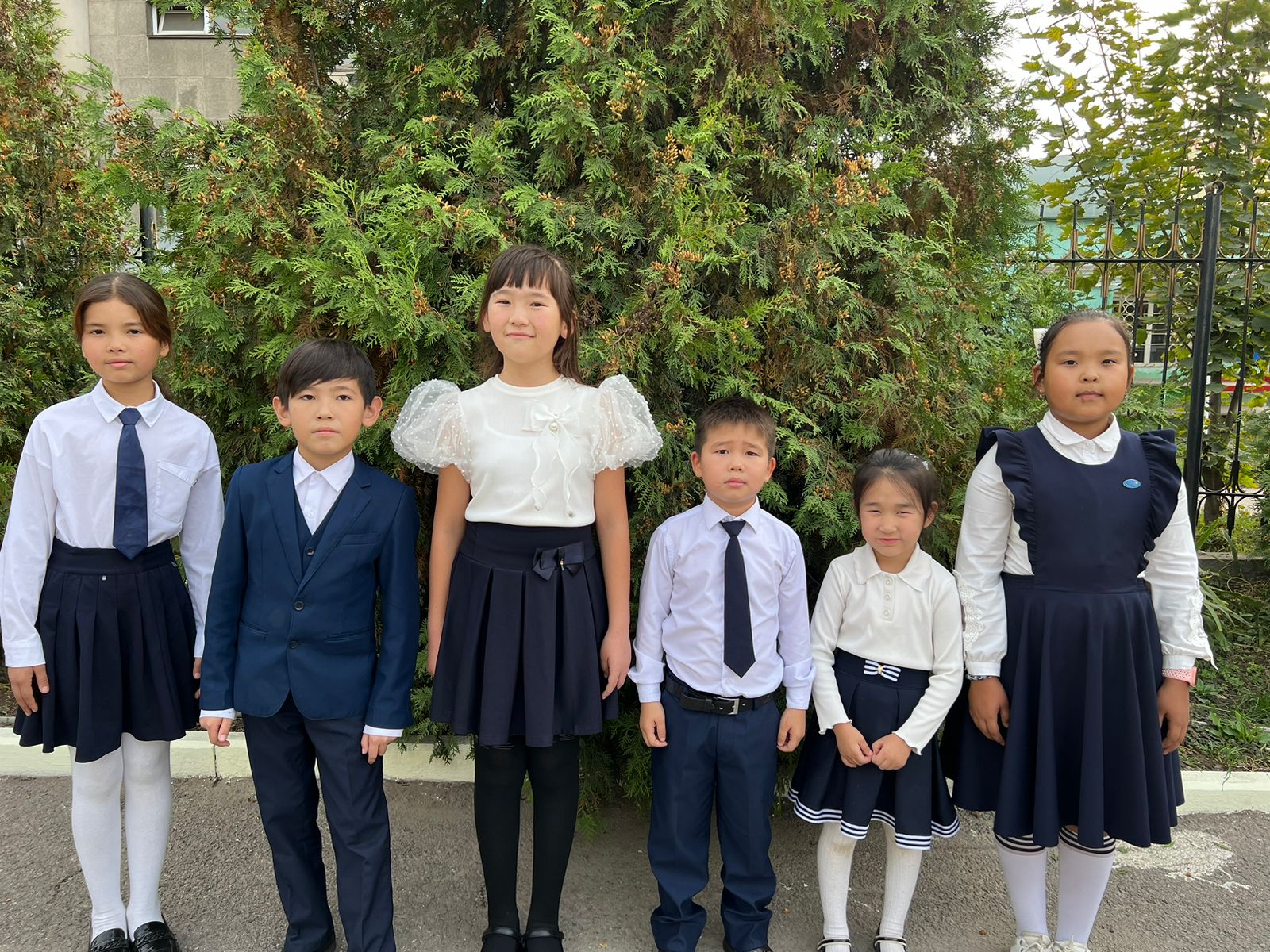 "Тарту" вокалды тобы барша Ұстаздарды шын журектен құттықтайды!