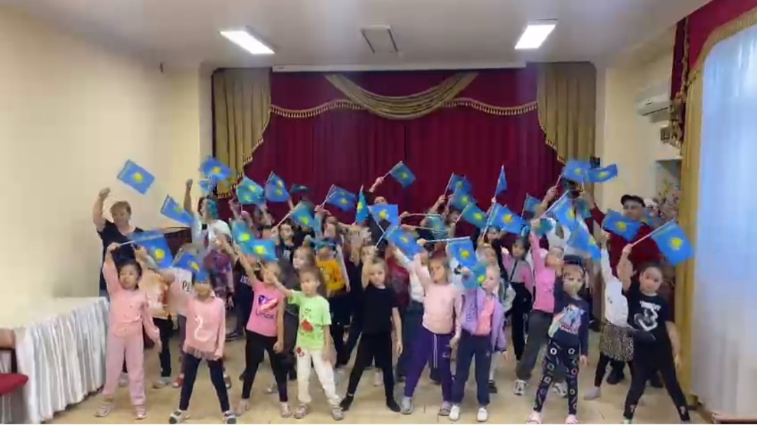 №7 Оқушылар үйінің ұжымы Республика күнімен құттықтады