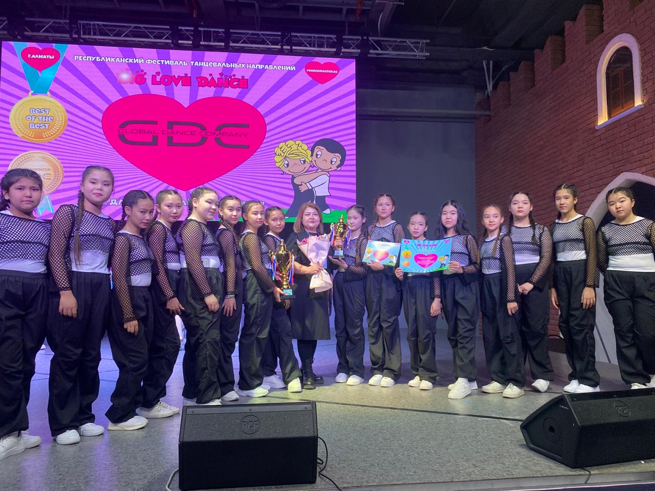 "Достық" би ансамблі жарайсыңдар!